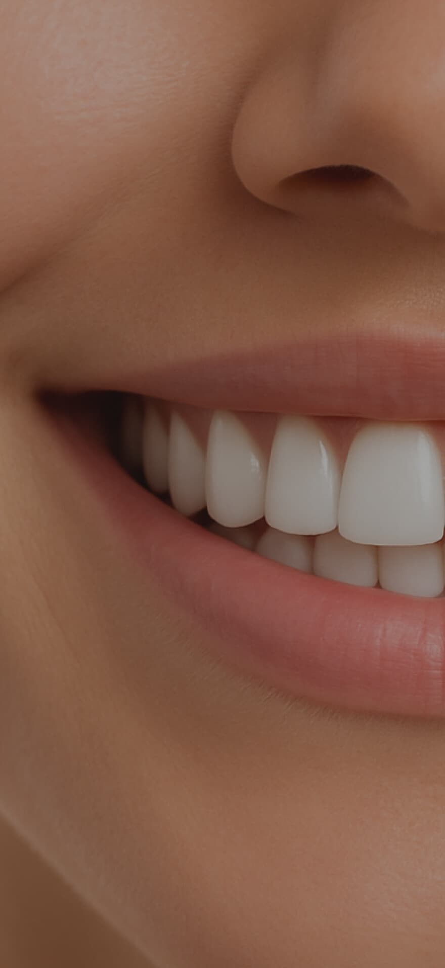 Mónica Mejía - Cirugía dental en Málaga